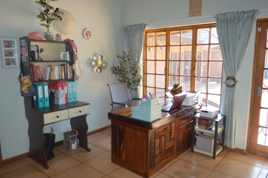 5 Bedroom Property for Sale in Wilkoppies North West